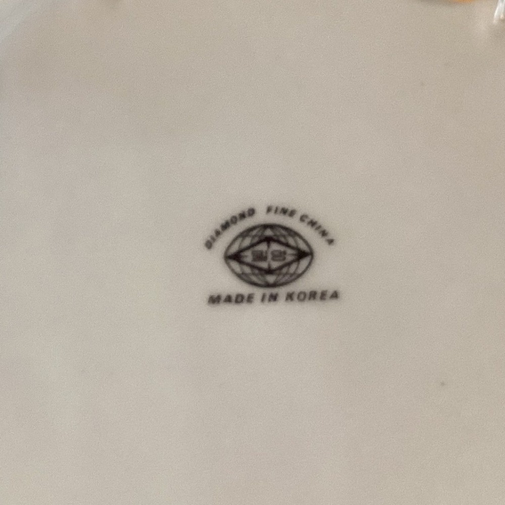 Souvenir Plate Seattle Space Needle, Diamond Fine China, Vintage Scalloped Edge - Picture 4 of 5